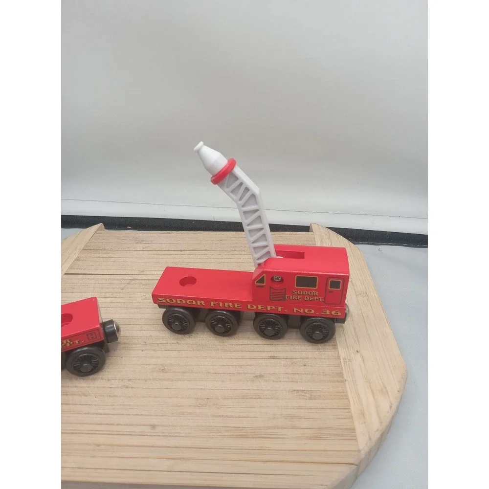 Thomas The Tank Engine  Friends Wooden Railway Sodor Dept 36 FIRE TRUCK& TN Read